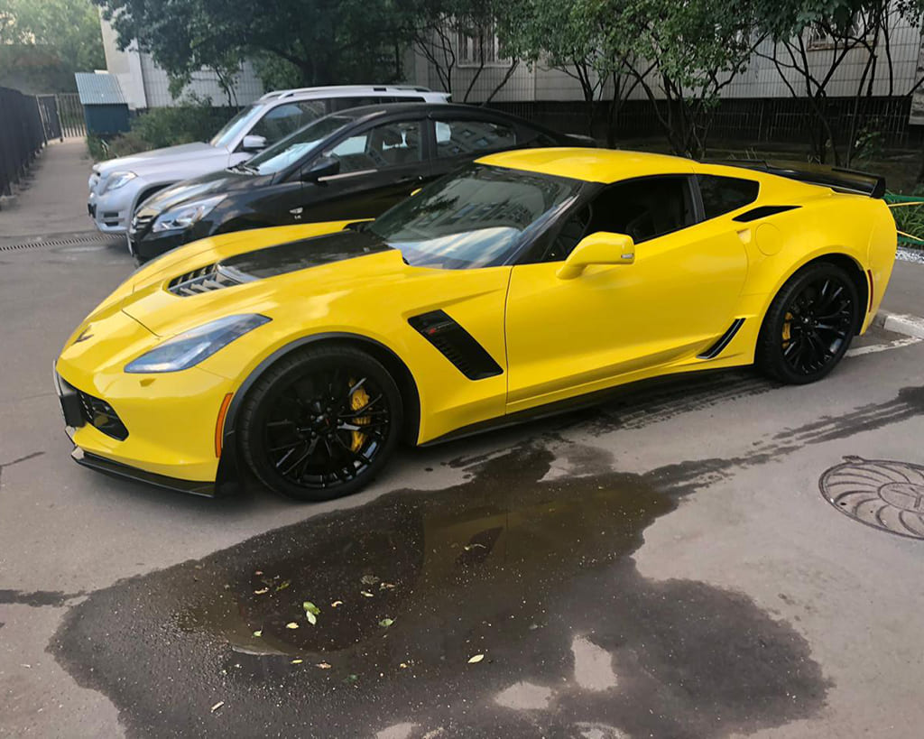 Желтый 7. Chevrolet Corvette c7 Yellow. Corvette c7 желтый. Chevrolet Corvette c7 Yellow-Black. Corvette c7 Yellow New.