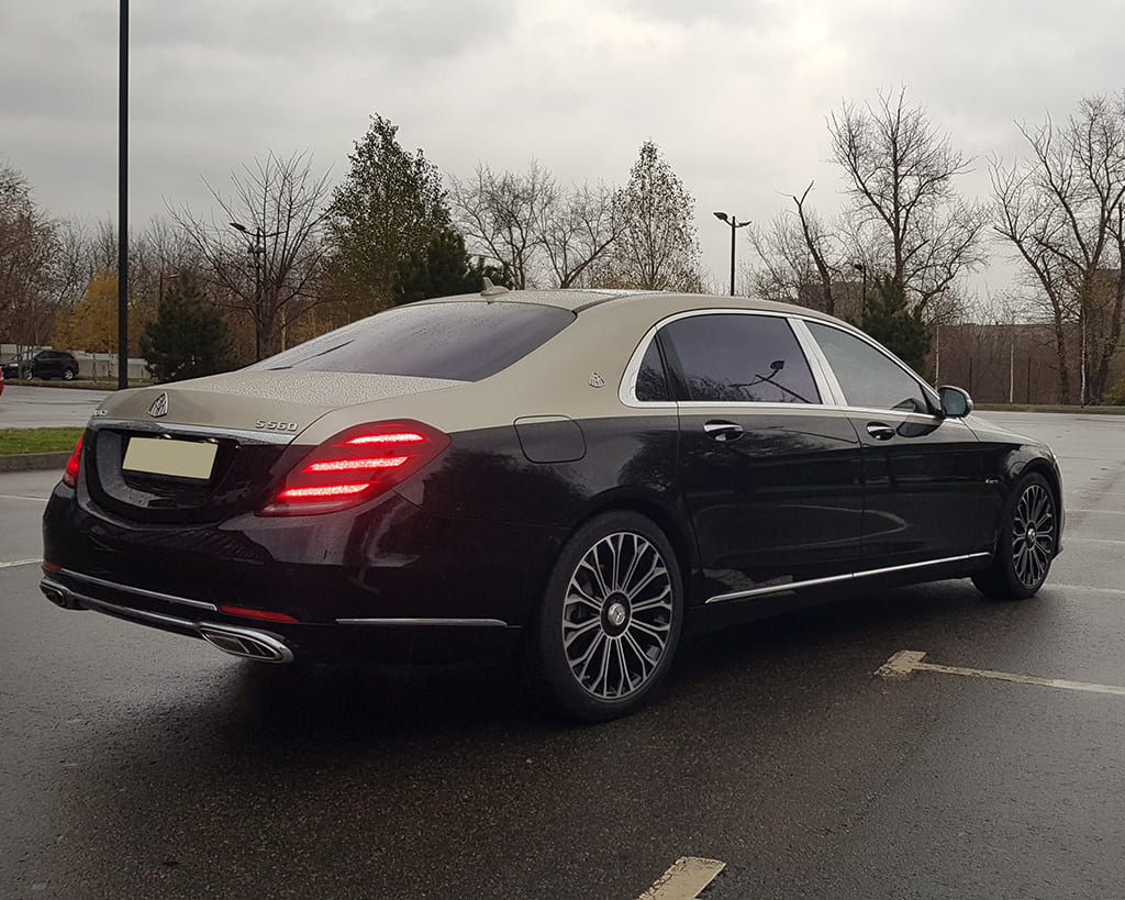 Аренда Mercedes Maybach двухцветный с водителем в Москве - AMR